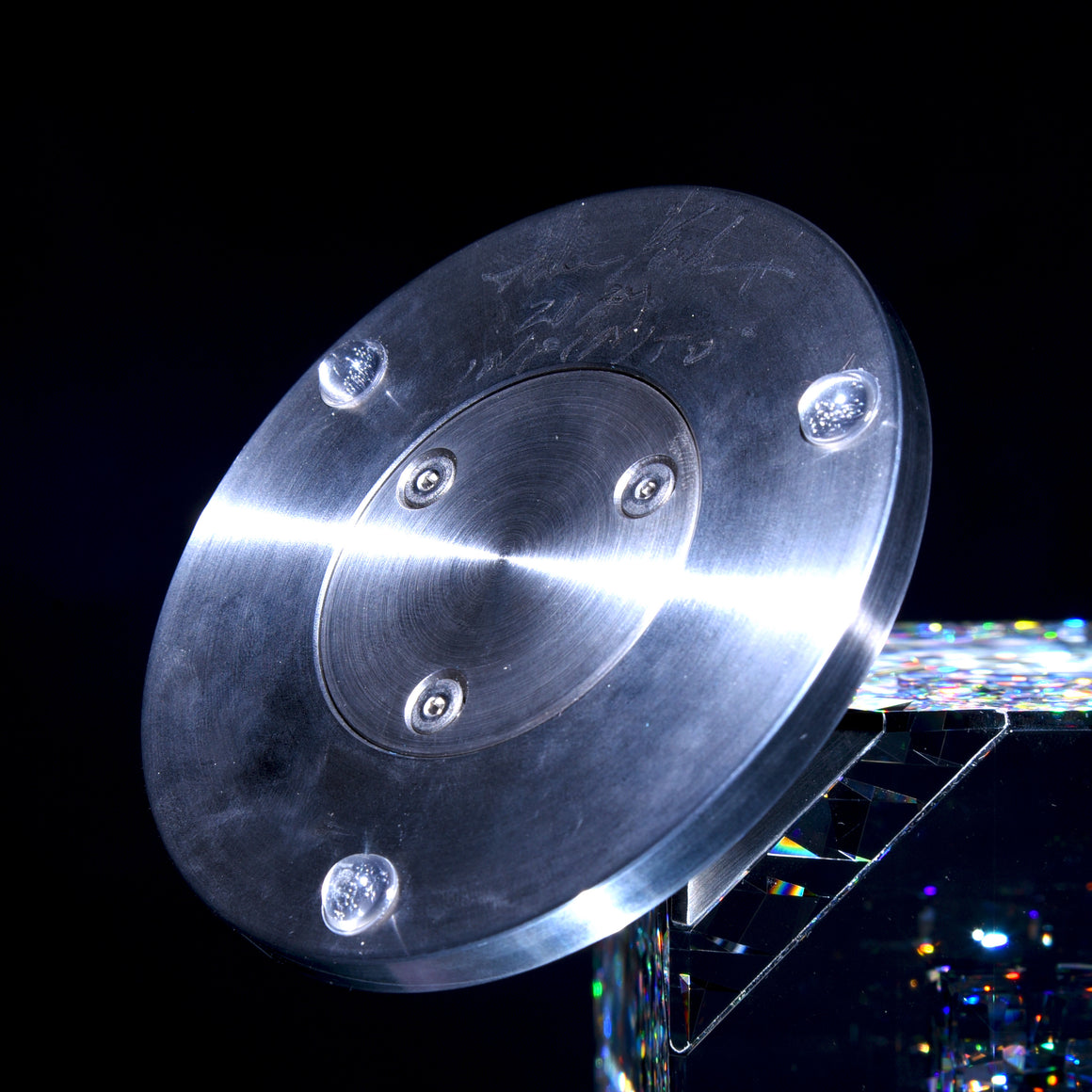 "Infinito" Coldworked Kinetic Glass Cube