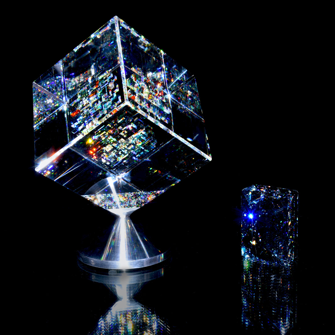 "Depth" Small-size Coldworked & Laminated Kinetic Glass Cube