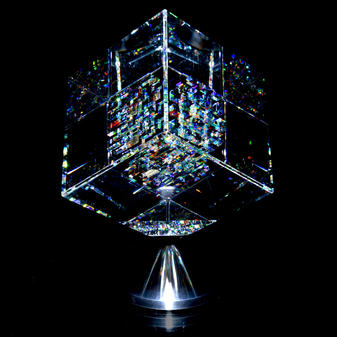"Depth" Small-size Coldworked & Laminated Kinetic Glass Cube
