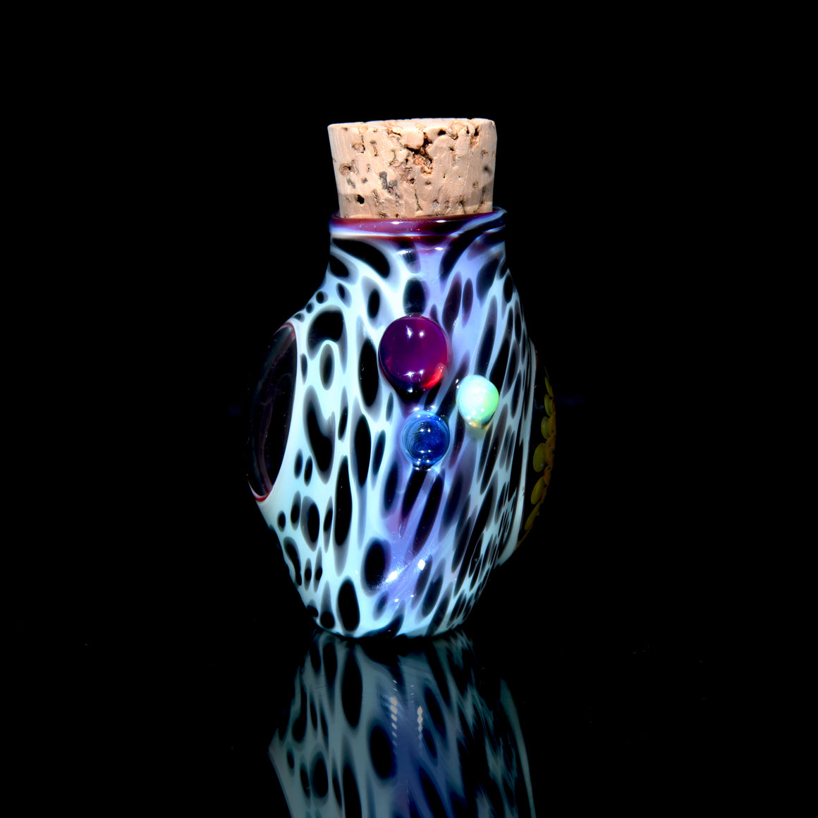 Corked Magnifying Leopard Tech Honeycomb Jar