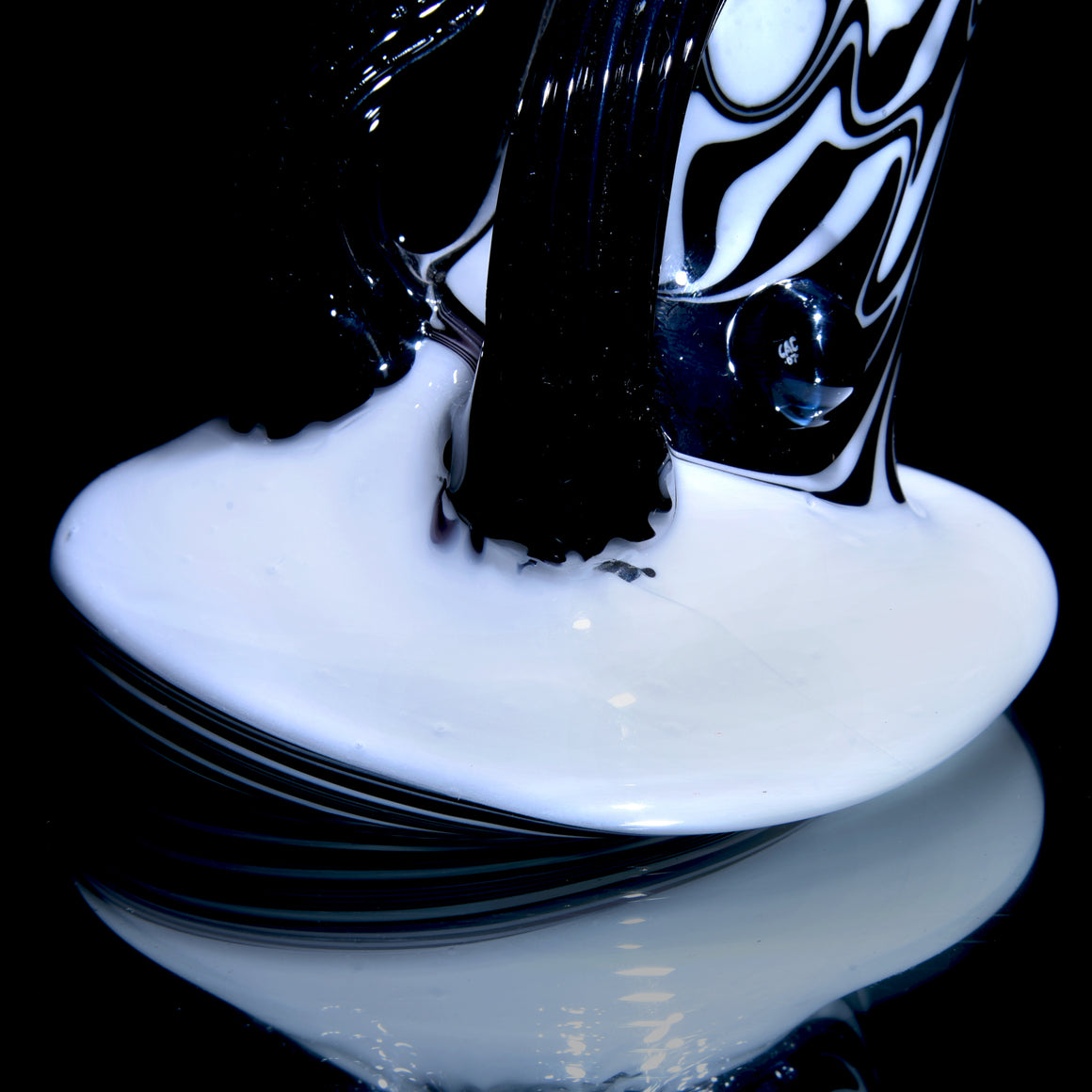Black/White Linework Push Bubbler w/ Signature Millie